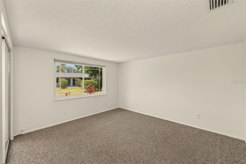 For Sale: $109,000 (2 beds, 1 baths, 827 Square Feet)