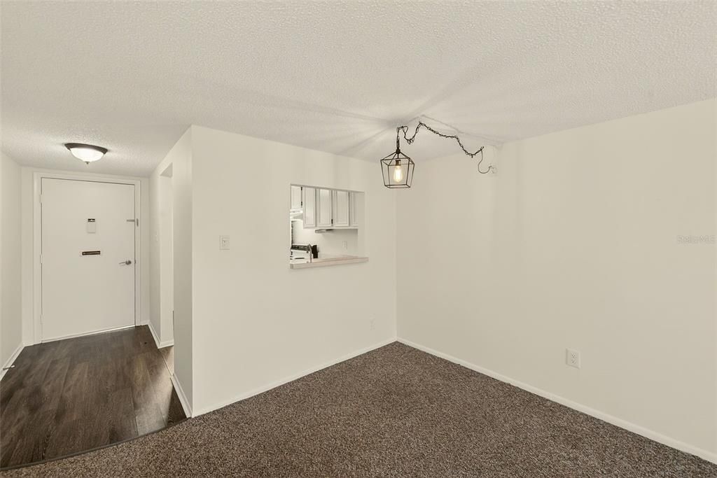 For Sale: $109,000 (2 beds, 1 baths, 827 Square Feet)