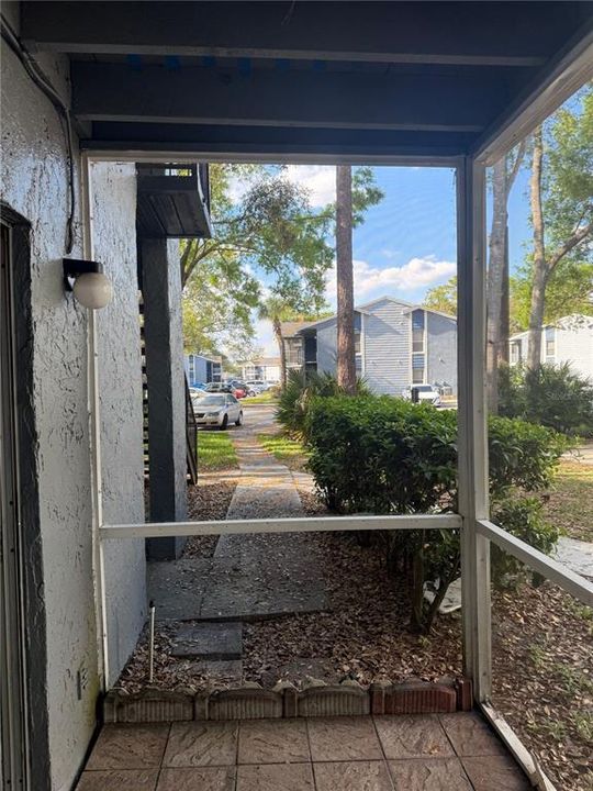 For Sale: $164,900 (2 beds, 2 baths, 910 Square Feet)