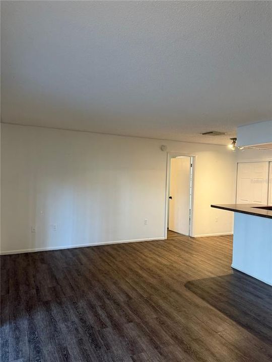 For Sale: $164,900 (2 beds, 2 baths, 910 Square Feet)