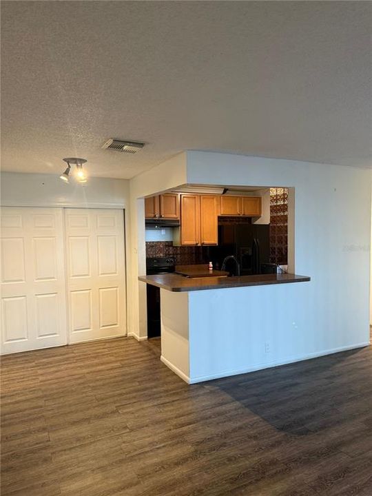 For Sale: $164,900 (2 beds, 2 baths, 910 Square Feet)