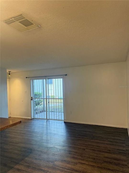 For Sale: $164,900 (2 beds, 2 baths, 910 Square Feet)