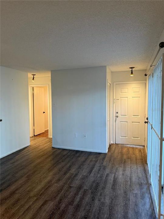 For Sale: $164,900 (2 beds, 2 baths, 910 Square Feet)