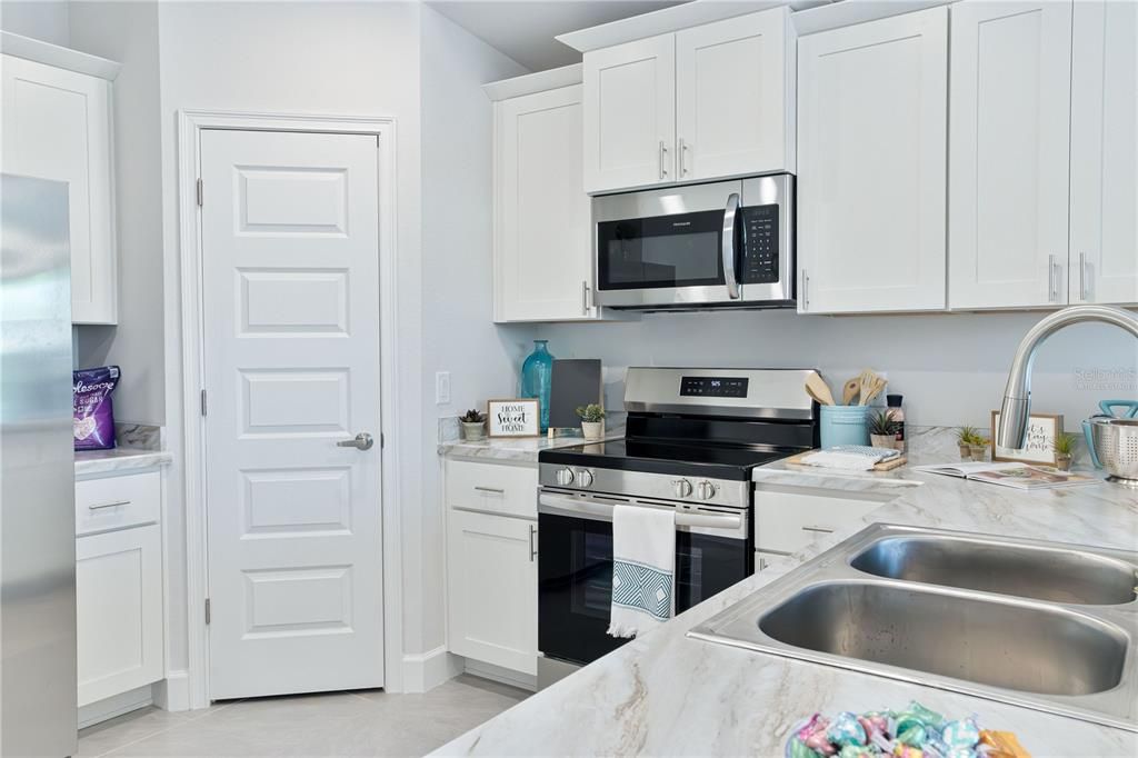 For Sale: $244,400 (3 beds, 2 baths, 1555 Square Feet)