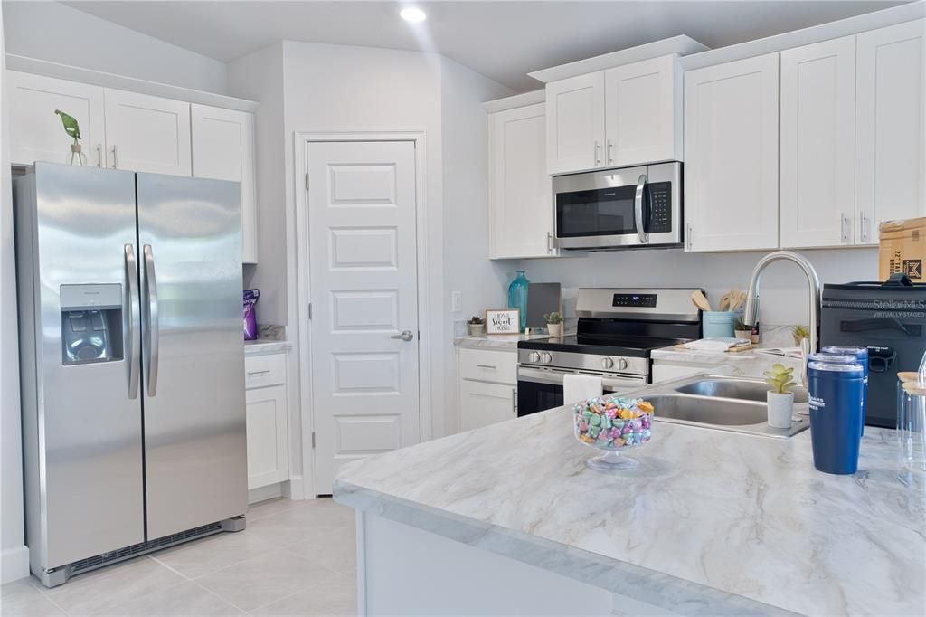 For Sale: $244,400 (3 beds, 2 baths, 1555 Square Feet)