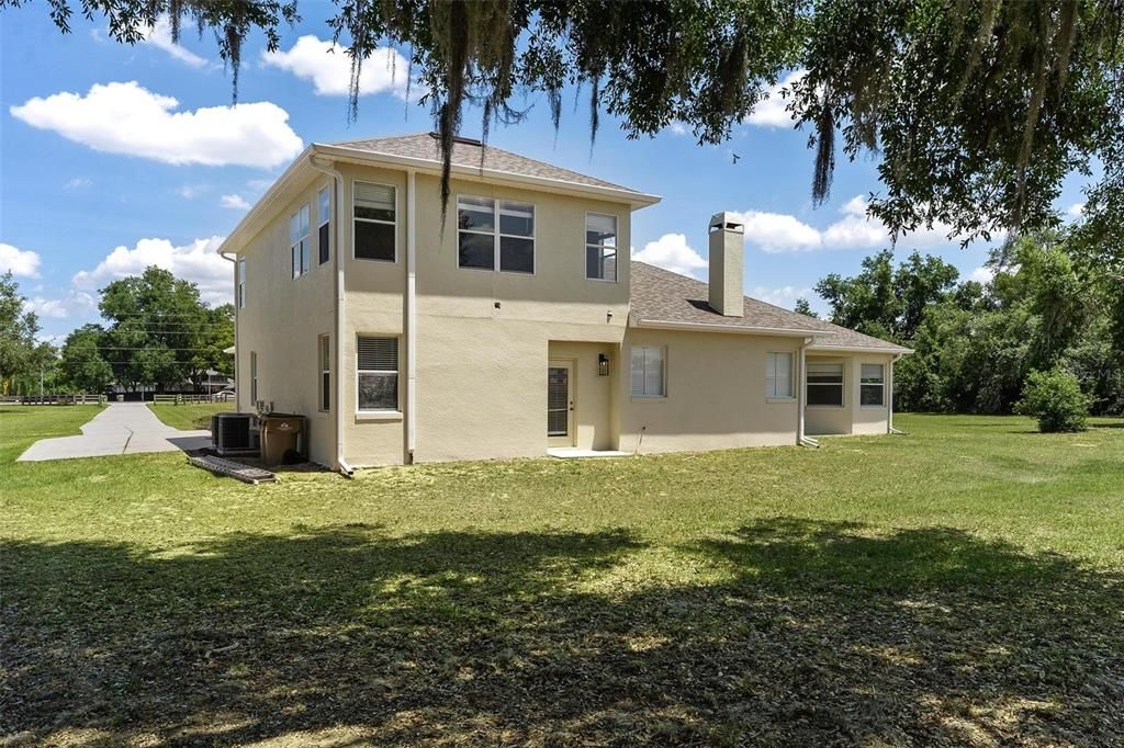 Active With Contract: $865,000 (5 beds, 4 baths, 3915 Square Feet)