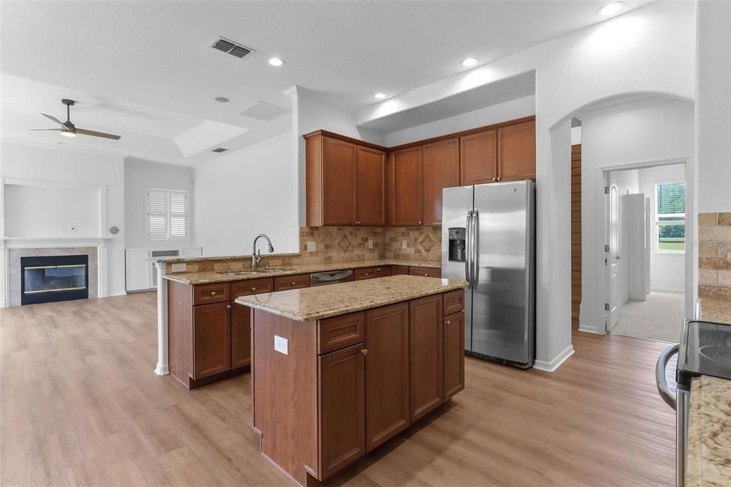 Active With Contract: $865,000 (5 beds, 4 baths, 3915 Square Feet)