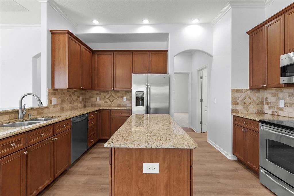 Active With Contract: $865,000 (5 beds, 4 baths, 3915 Square Feet)