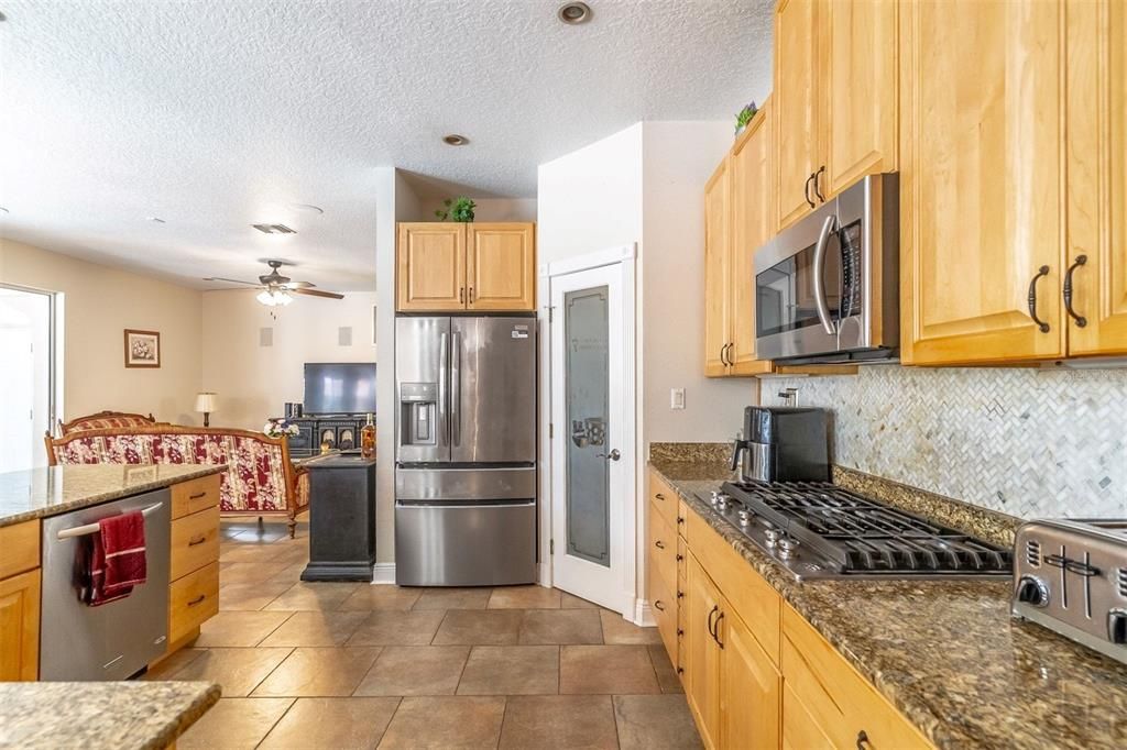 En Venta: $535,000 (4 camas, 3 baños, 2656 Pies cuadrados)