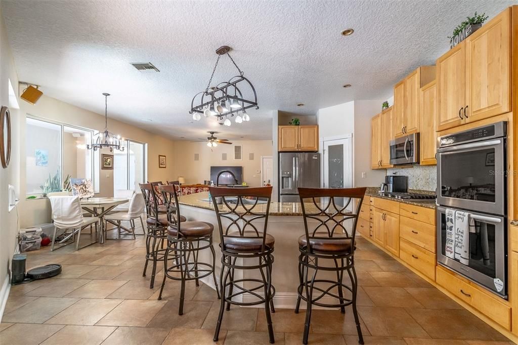 En Venta: $535,000 (4 camas, 3 baños, 2656 Pies cuadrados)