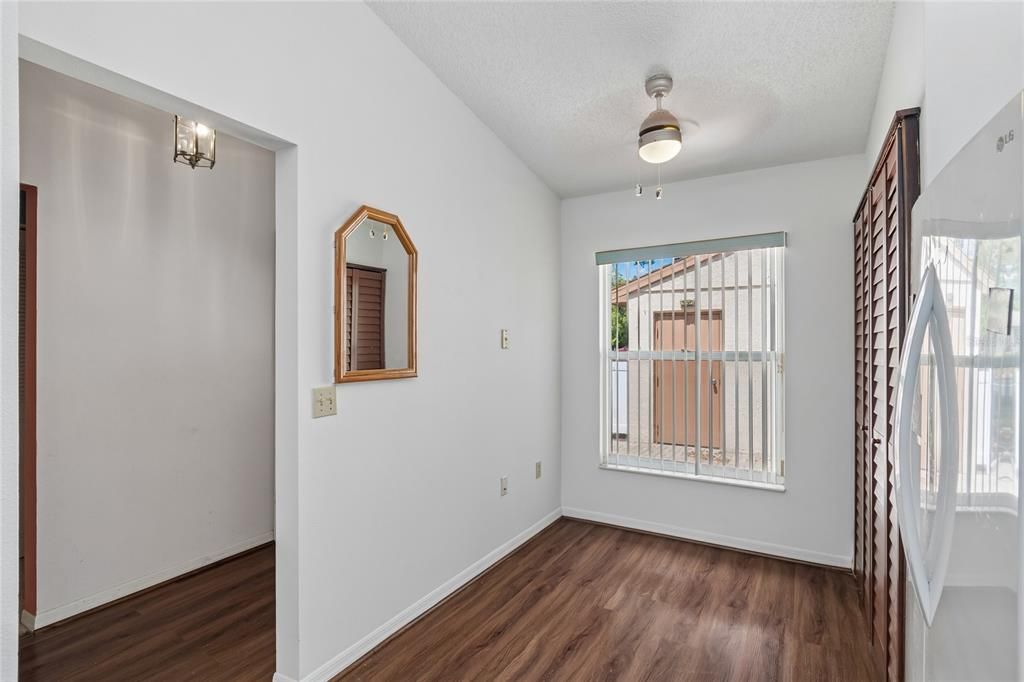 Active With Contract: $142,000 (2 beds, 2 baths, 1189 Square Feet)