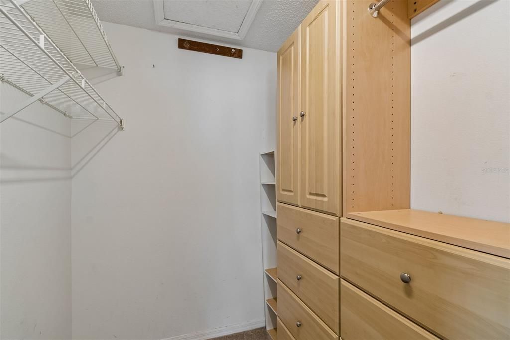 Active With Contract: $142,000 (2 beds, 2 baths, 1189 Square Feet)