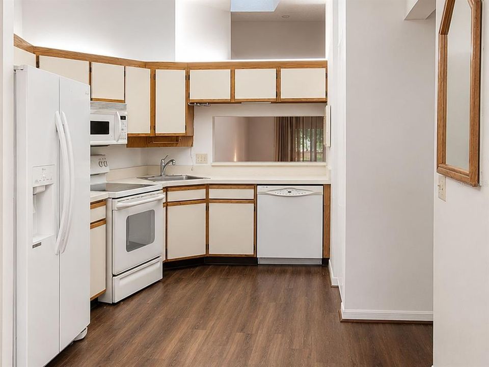 Active With Contract: $142,000 (2 beds, 2 baths, 1189 Square Feet)