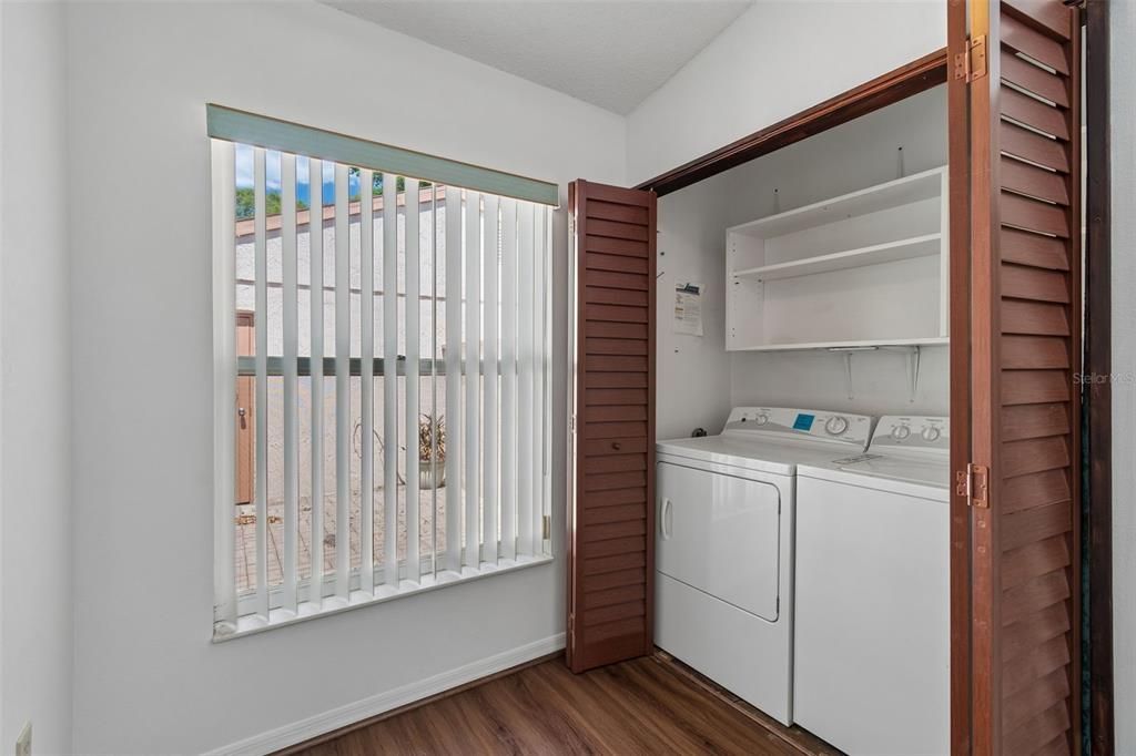 Active With Contract: $142,000 (2 beds, 2 baths, 1189 Square Feet)