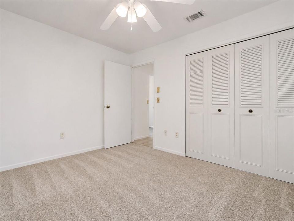 Active With Contract: $142,000 (2 beds, 2 baths, 1189 Square Feet)
