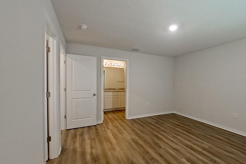 For Rent: $1,815 (4 beds, 2 baths, 1449 Square Feet)