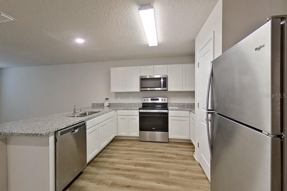 For Rent: $1,815 (4 beds, 2 baths, 1449 Square Feet)