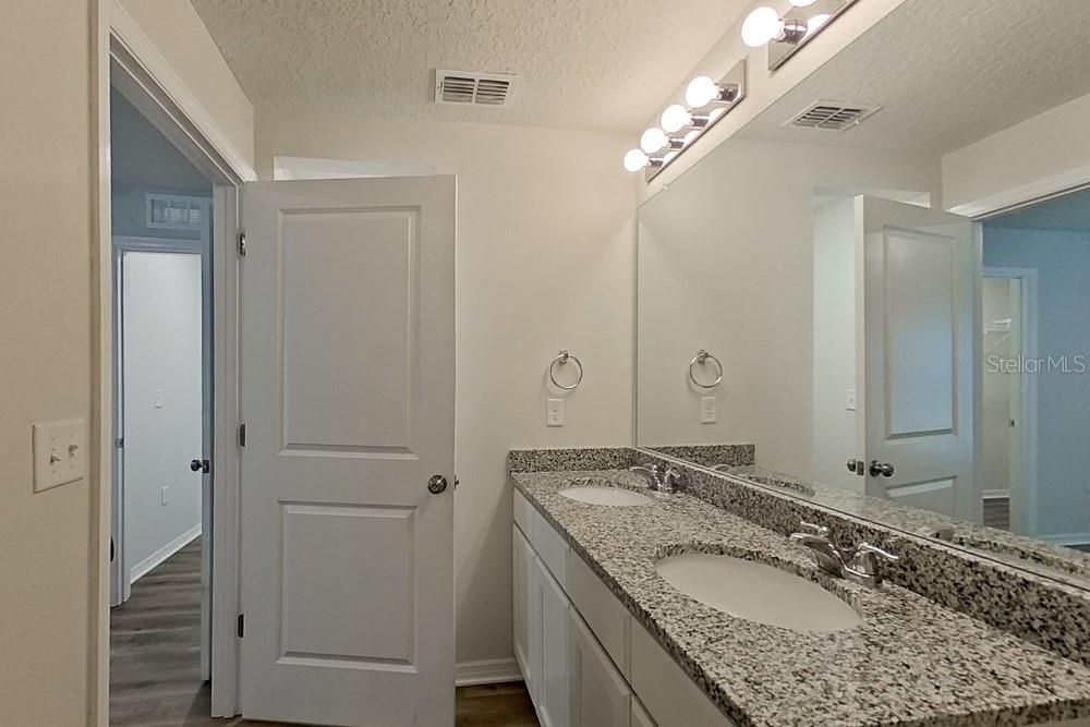 For Rent: $1,815 (4 beds, 2 baths, 1449 Square Feet)