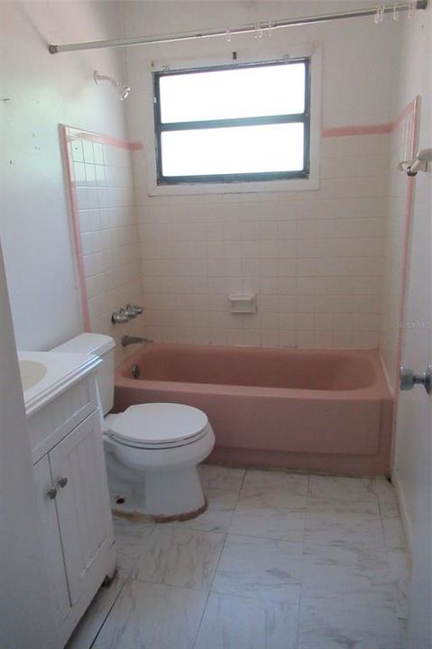 Active With Contract: $112,500 (2 beds, 1 baths, 900 Square Feet)