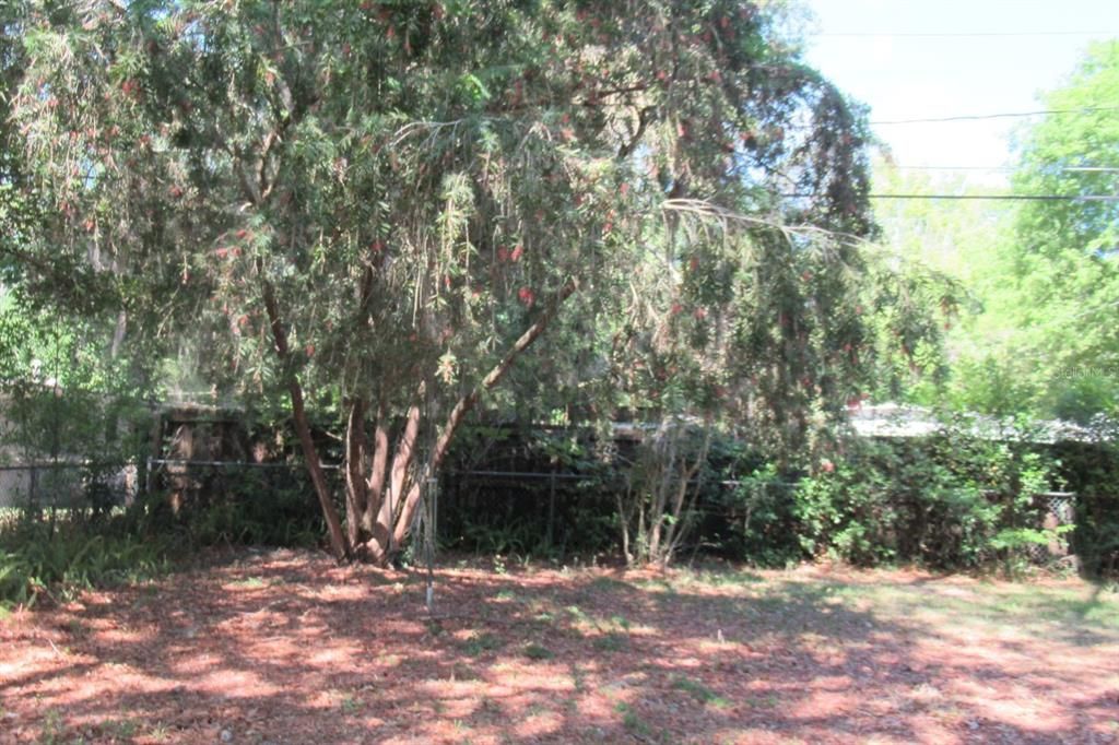 Active With Contract: $112,500 (2 beds, 1 baths, 900 Square Feet)