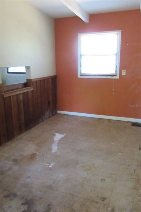 Active With Contract: $112,500 (2 beds, 1 baths, 900 Square Feet)