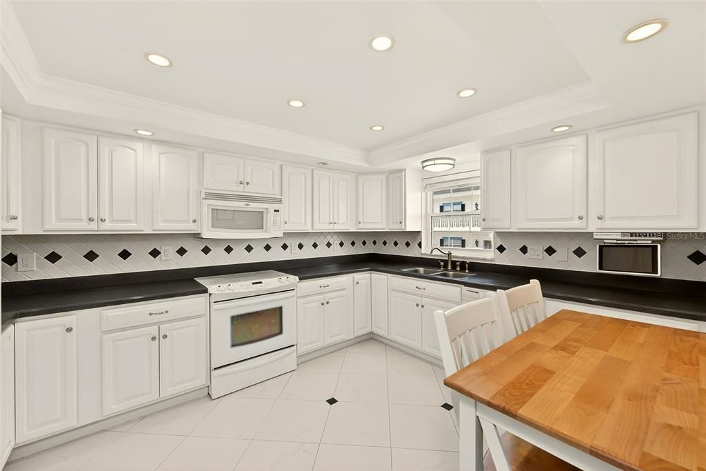 На продажу: $499,900 (3 спален, 3 ванн, 1980 Квадратных фут)
