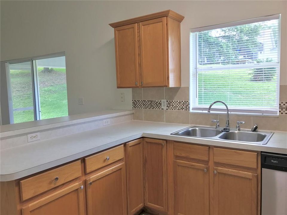В аренду: $1,950 (3 спален, 2 ванн, 1272 Квадратных фут)