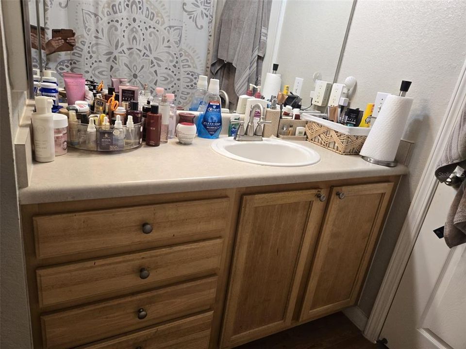 For Rent: $1,450 (1 beds, 1 baths, 776 Square Feet)