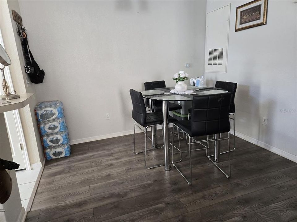 For Rent: $1,450 (1 beds, 1 baths, 776 Square Feet)