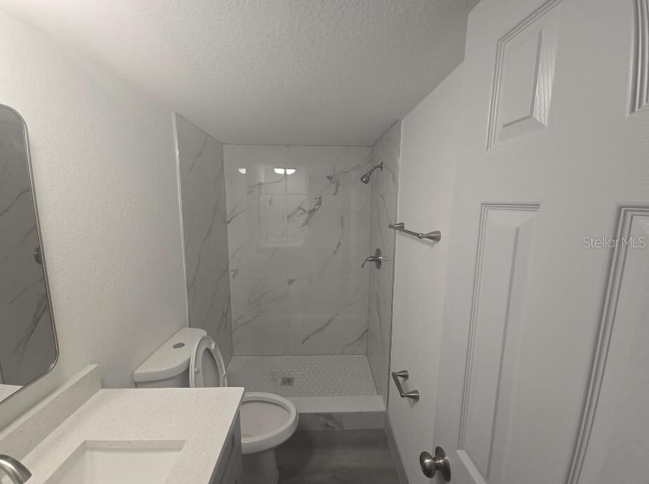 Activo con contrato: $299,000 (4 camas, 2 baños, 1456 Pies cuadrados)
