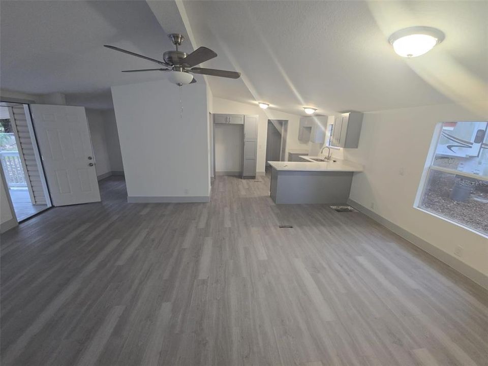 Activo con contrato: $299,000 (4 camas, 2 baños, 1456 Pies cuadrados)