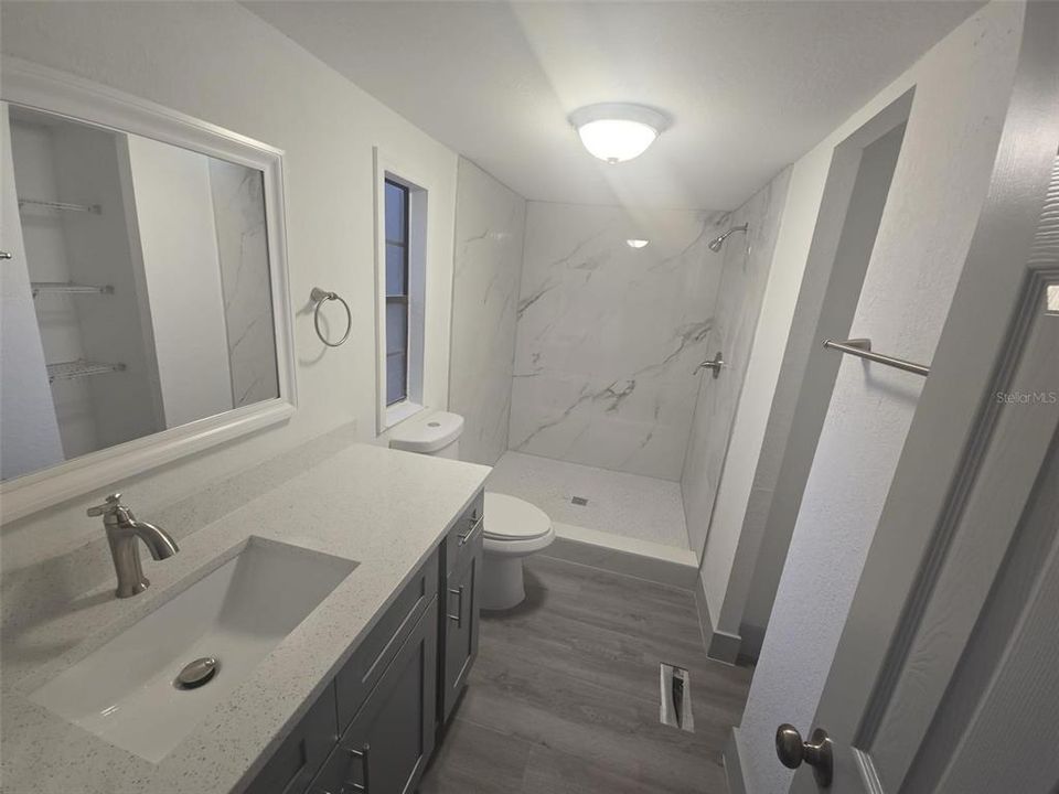 Activo con contrato: $299,000 (4 camas, 2 baños, 1456 Pies cuadrados)