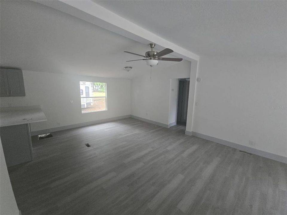 Activo con contrato: $299,000 (4 camas, 2 baños, 1456 Pies cuadrados)