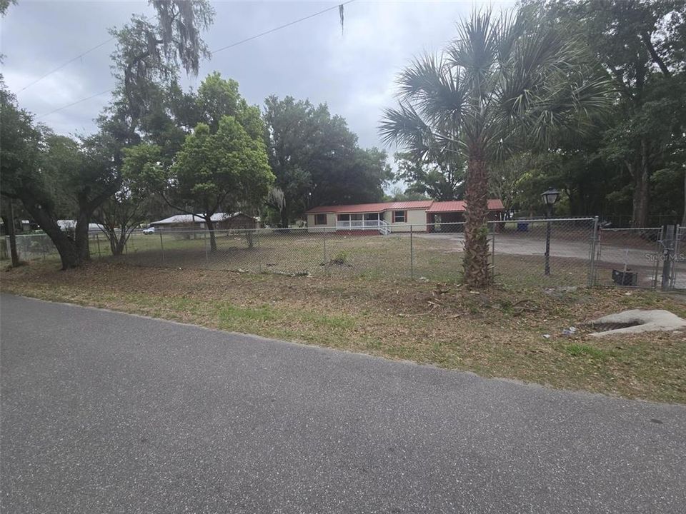 Activo con contrato: $299,000 (4 camas, 2 baños, 1456 Pies cuadrados)