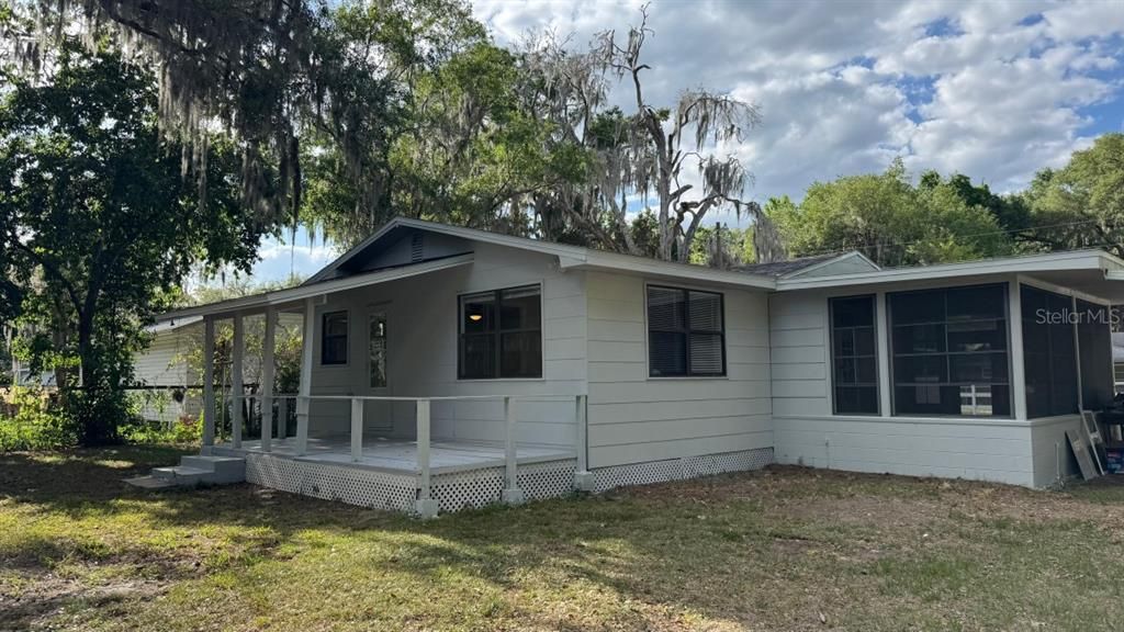 For Sale: $162,000 (2 beds, 2 baths, 820 Square Feet)