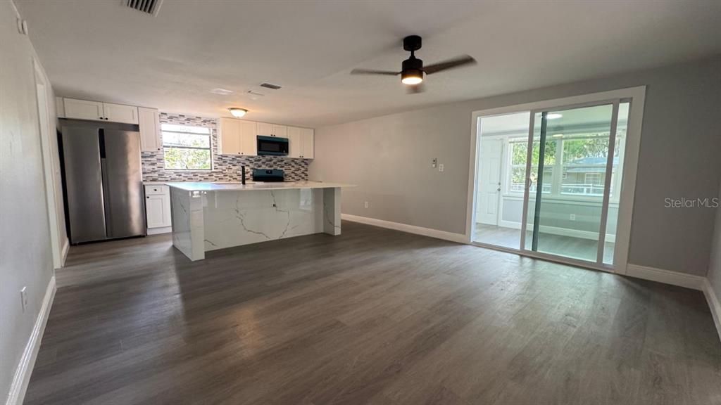 For Sale: $162,000 (2 beds, 2 baths, 820 Square Feet)