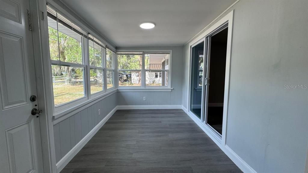 For Sale: $162,000 (2 beds, 2 baths, 820 Square Feet)
