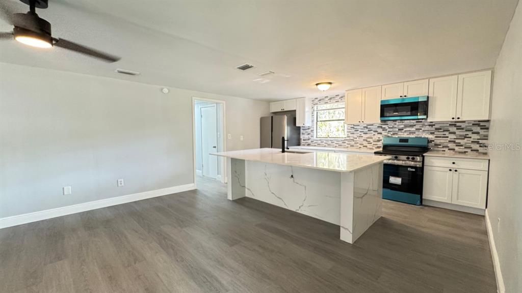 For Sale: $162,000 (2 beds, 2 baths, 820 Square Feet)