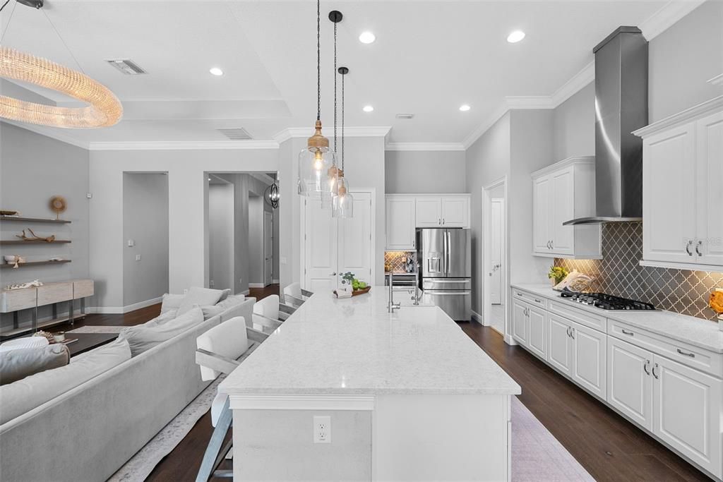Activo con contrato: $825,000 (4 camas, 3 baños, 2641 Pies cuadrados)