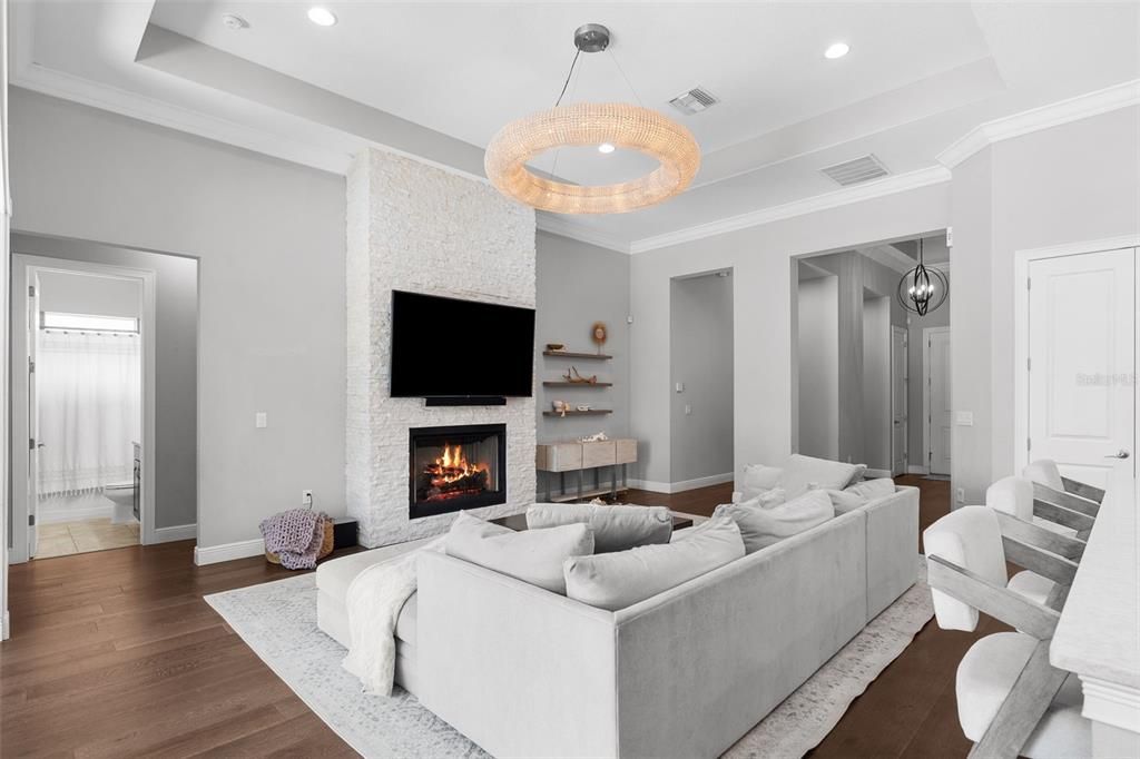 Activo con contrato: $825,000 (4 camas, 3 baños, 2641 Pies cuadrados)
