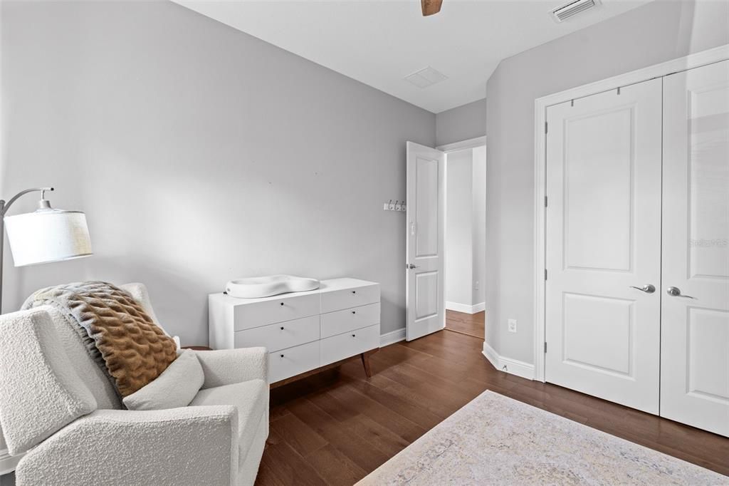 Activo con contrato: $825,000 (4 camas, 3 baños, 2641 Pies cuadrados)