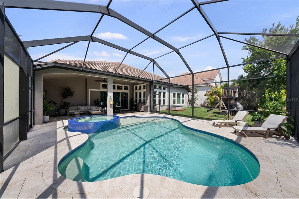 Activo con contrato: $825,000 (4 camas, 3 baños, 2641 Pies cuadrados)