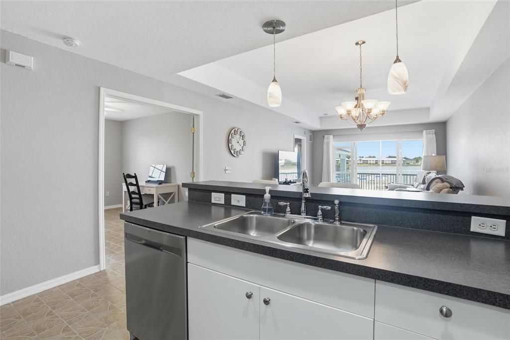 For Sale: $155,000 (2 beds, 2 baths, 1250 Square Feet)