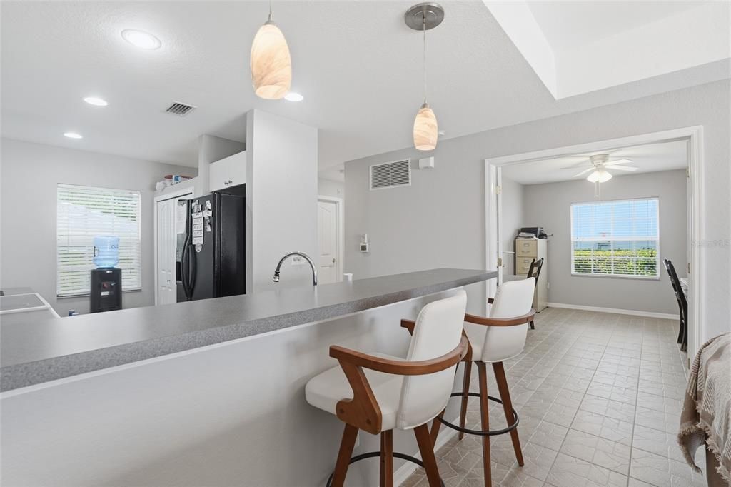 For Sale: $155,000 (2 beds, 2 baths, 1250 Square Feet)
