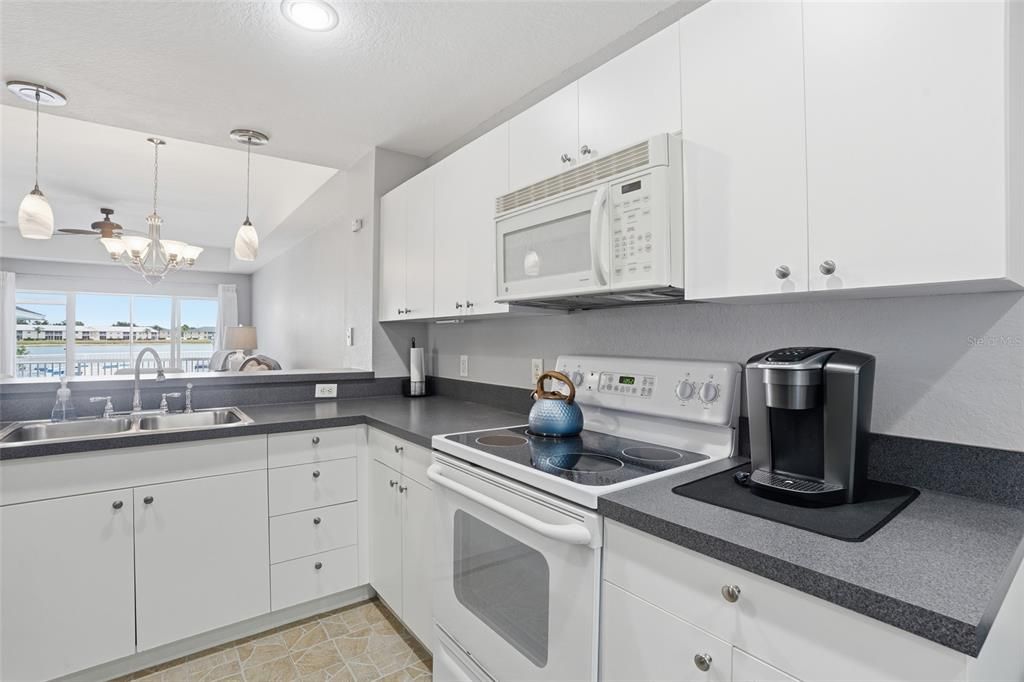 For Sale: $155,000 (2 beds, 2 baths, 1250 Square Feet)