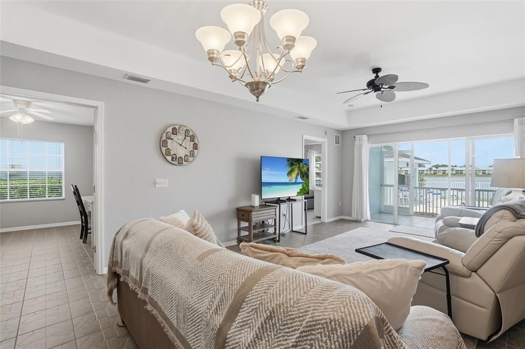 For Sale: $155,000 (2 beds, 2 baths, 1250 Square Feet)
