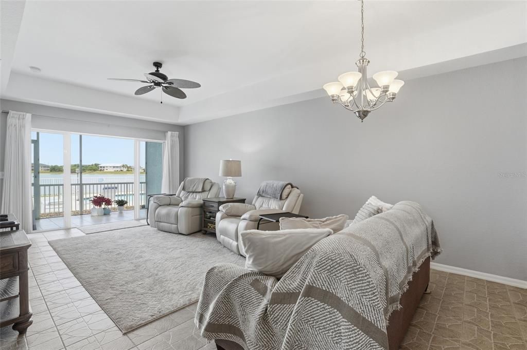 For Sale: $155,000 (2 beds, 2 baths, 1250 Square Feet)