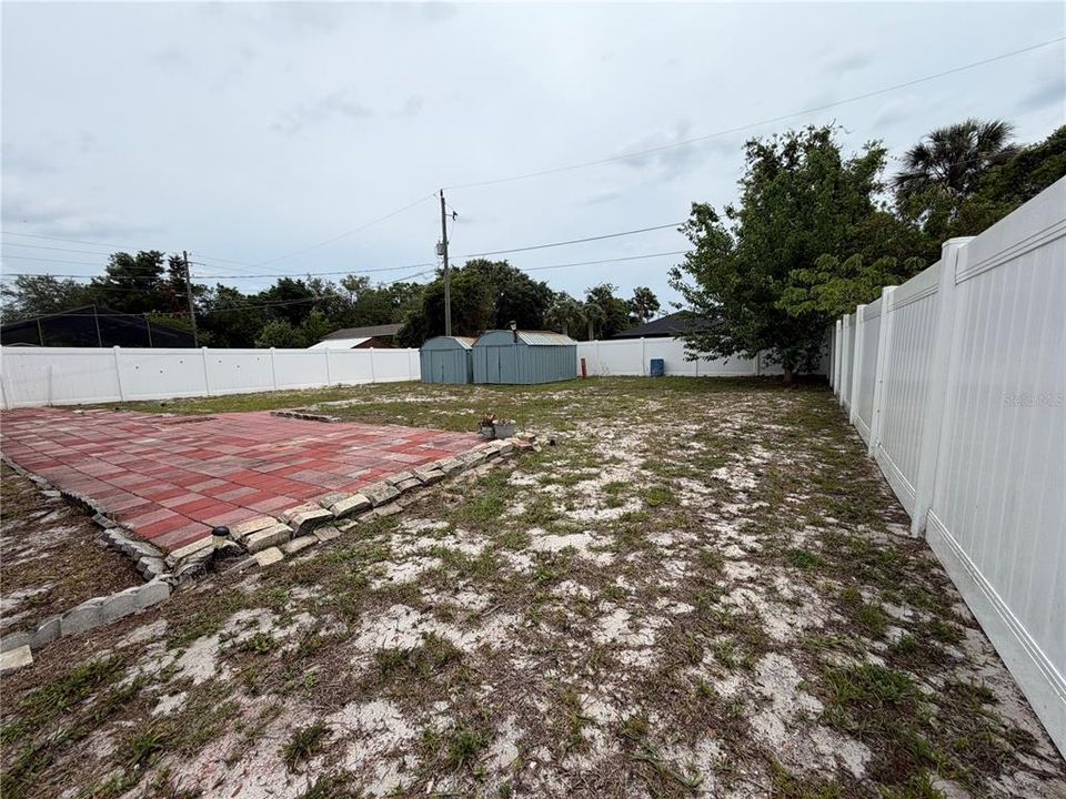 For Rent: $2,100 (4 beds, 2 baths, 1216 Square Feet)