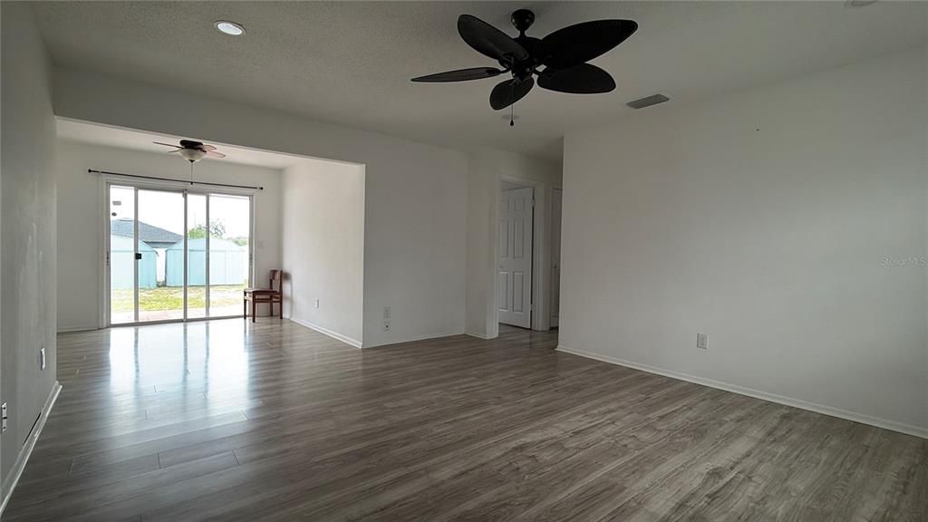 For Rent: $2,100 (4 beds, 2 baths, 1216 Square Feet)