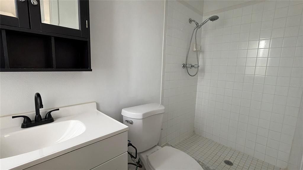For Rent: $2,100 (4 beds, 2 baths, 1216 Square Feet)